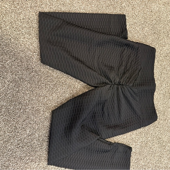 Textured Black Leggings - Picture 2 of 3